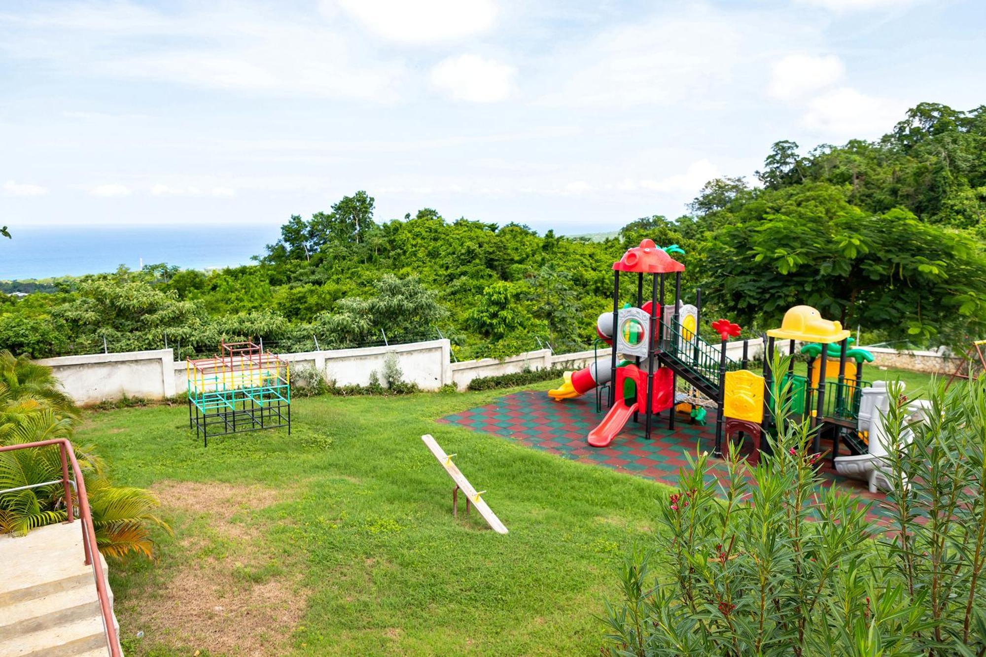 אוצ'ו ריוס Ms. T'S Paradise @ Pyramid Point מראה חיצוני תמונה